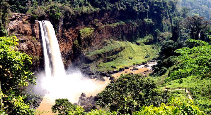 
Caudalosa catarata de Ekom-Nkam