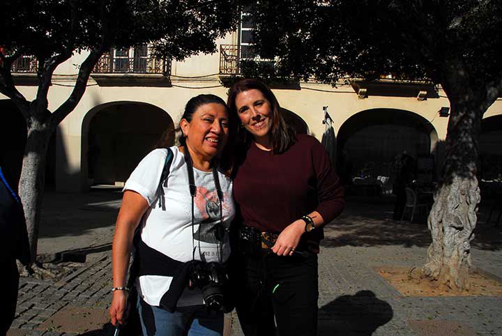 Alexandra junto la Guía Turística almeriense Cristina
