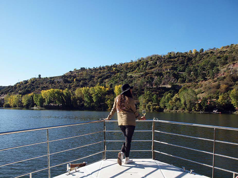 CONTEMPLANDO LOS ARRIBES CON VINO