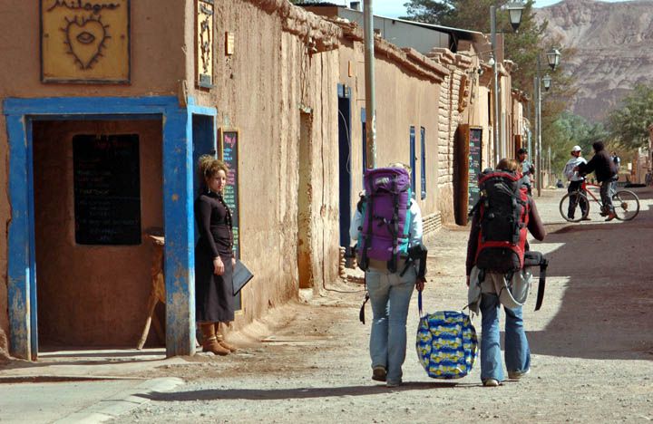 Mochileros en San Pedro de Atacama