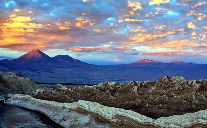 Valle de la Luna y volcán Licáncabur