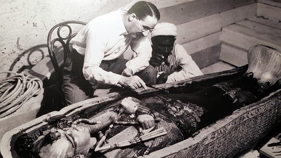 HOWARD CARTER descubriendo Tutankamón