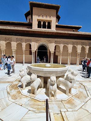 FUENTE DE LOS LEONES