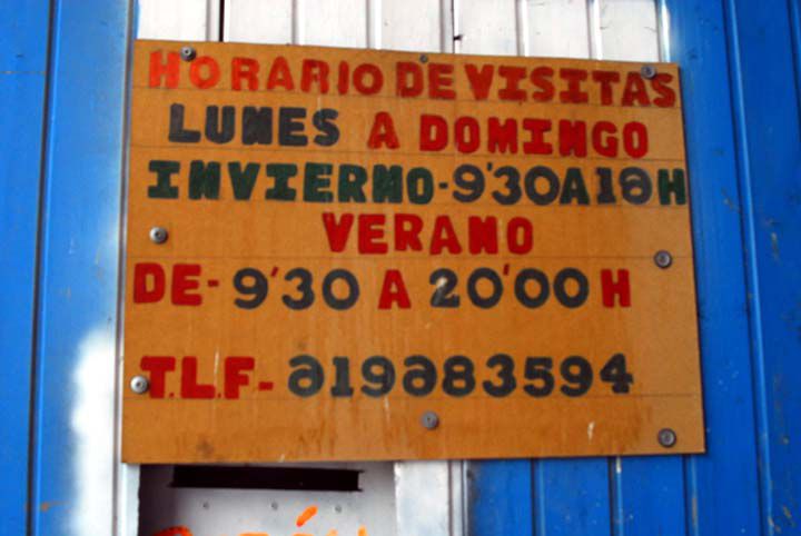 el curioso cartel con los horarios