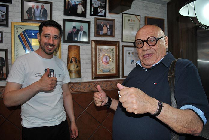 Quino Moreno junto a uno de los hijos de Esteban Morales