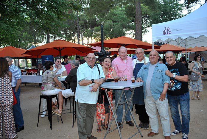 DE izq. a dcha.:Quino Moreno, Alexandra Alvarado, Celso Vázquez, Esteban Morales, Joaquín Ruib´werriz de Torres y Juan Ignacio Vera.