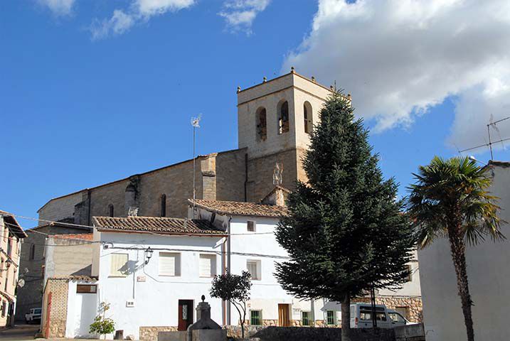 Una vista de la Iglesia de Pareja