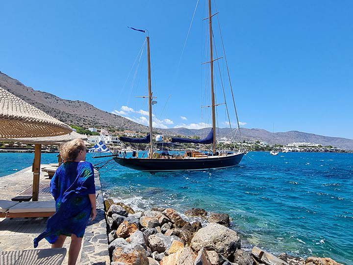 BARCO DE HOTEL ELOUNDA