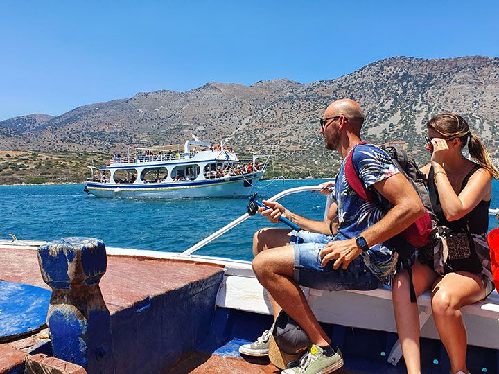 NAVEGANDO LA COSTA DE CRETA