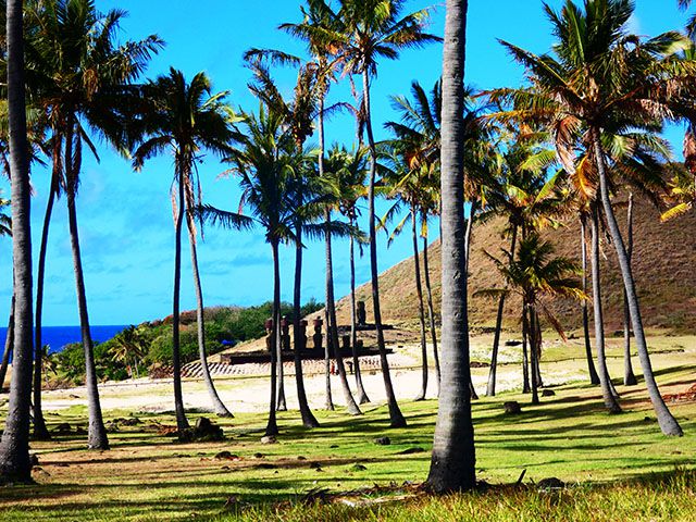 Playa de Anakena donde se supone desembarcó el rey Hotu Matu'a