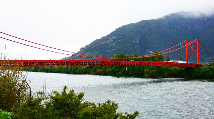 Puente Colgante en Aysén