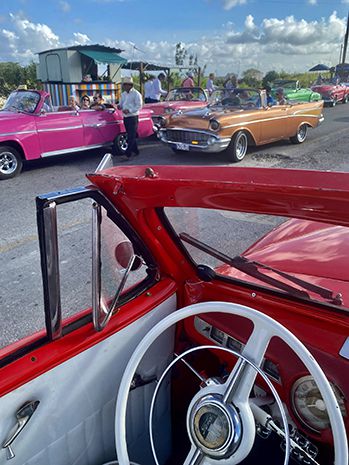 La Habana Vieja-Coches antiguos-Grupo Fepet-Foto copy Eva Frutos