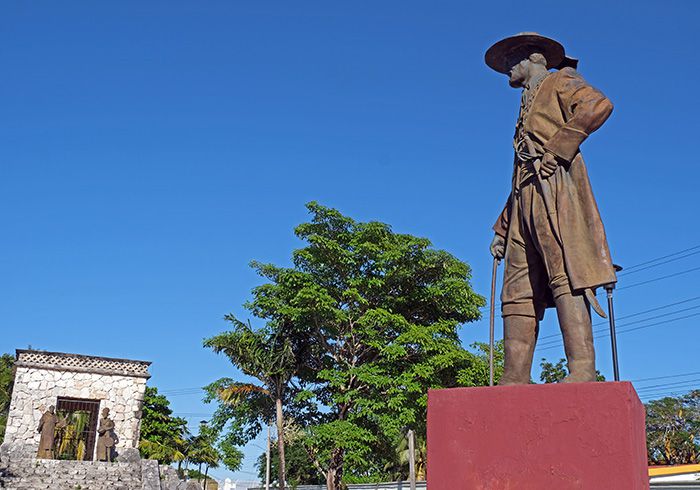 Cozumel. Plaza de la Dos Culturas