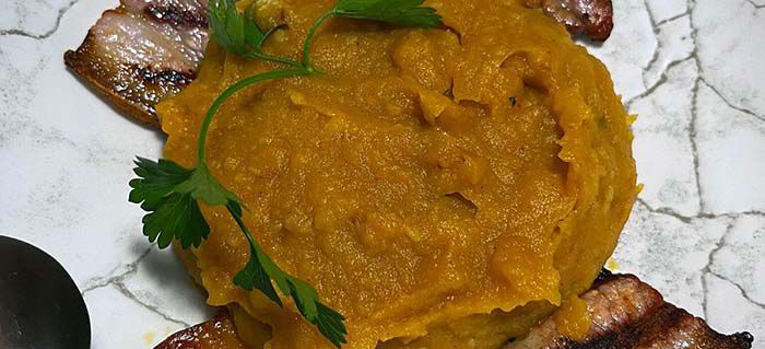 Cocina tradicional con las patatas revolcona