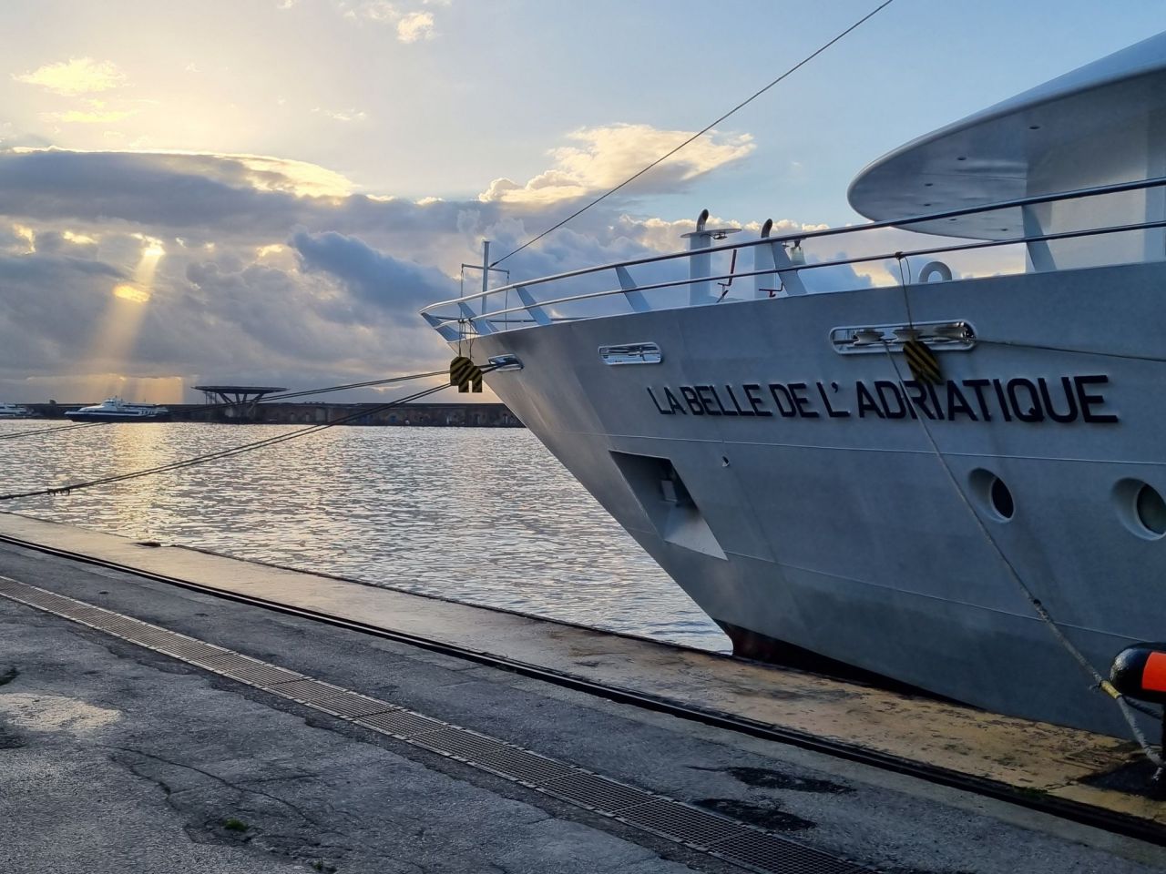 ATARDECER EN EL PUERTO