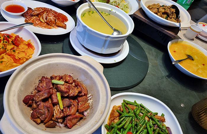 SURTIDO DE COMIDADS DE HAINAN
