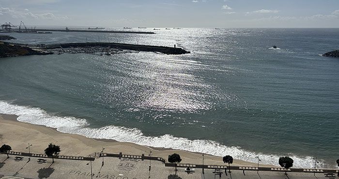 Vasco da Gama Playa en SINES con los 3 Puertos deportivo,comercial, y extremo del pesquero.j