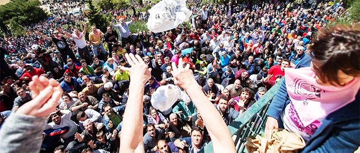 LUCHANDO POR UNA BOLSA