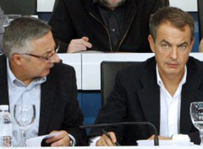 Zapatero (d) y Blanco, en imagen de archivo

