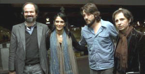 La escritora mexicana Lydia Cacho (2i) Juan Villoro (i), el actor Diego Luna (2d) y la periodista Carmen Aristegui (d). 