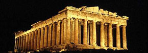 El Partenón, de noche