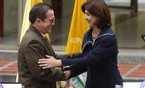 Los cancilleres de Colombia, María Angela Holguín y Ecuador, Ricardo Patiño


