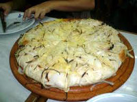 La fugazza, una de las pizzas tradicionales de Banchero
 
