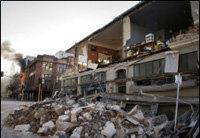 Tras el terremoto, decenas de miles de personas no tienen agua o electricidad