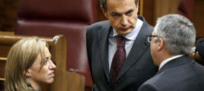 Zapatero (c) junto a Carme Chacón y José Blanco