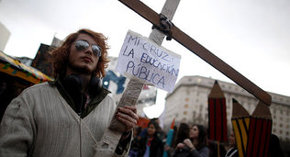 Miles de jóvenes marcharon por el centro de Buenos Aires en defensa de la educación pública. 