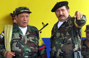 'Mono Jojoy' (d)  junto a Manuel Marulanda (TiroFijo') en una imagen de archivo