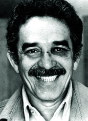 García Márquez en la famosa fotografía de 1976 con el ojo amoratado por el puñetazo de Vargas Llosa