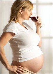 El alcohol en pequeña cantidad no es riesgo en el embarazo