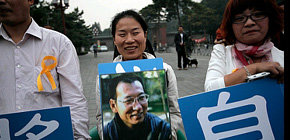 Disidente chino recibe el Premio Nobel de la Paz desde la cárcel
