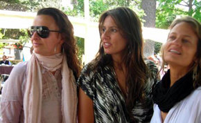  De (i) a (d), Soledad Correa, Carolina Weinstein y María Luisa Prado, organizadoras del evento..