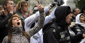 Jóvenes que lideran la protesta en Francia contra el aumento de la edad de jubilación. 

