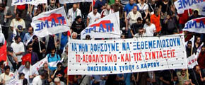 Los comunistas griegos del PAME durante una manifestación en defensa del sistema de pensiones en Atenas. 