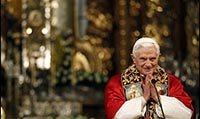 El Papa critica el agresivo anticlericalismo en España