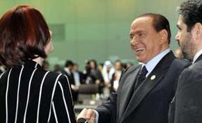 La oposición italiana presenta una moción de censura contra Berlusconi
