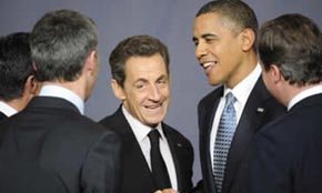 Lisboa. El presidente de EE.UU., Barack Obama, con su homólogo francés, Nicolas Sarkozy, y otros líderes europeos en la cita de la OTAN.
