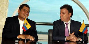 Correa (i) y Santos durante la reunión de UNASUR