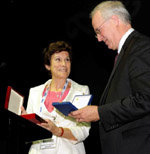 Manuela Juárez recibe distinción