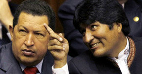 Los mandatarios de Venezuela, Hugo Chávez, y de Bolivia, Evo Morales