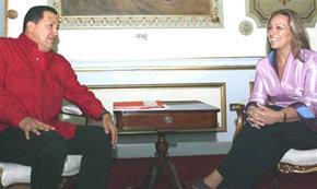 Hugo Chávez y Trinidad Jiménez