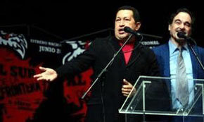 El presidente Hugo Chávez junto al cineasta norteamericano Oliver Stone en una imagen de archivo