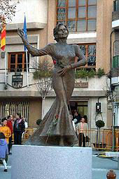 Estatua de bronce de Rocío Dúrcal, Granada, España, 2009.