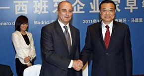 El viceprimer ministro chino Li Keqiang y el ministro de Industria español Miguel Sebastián. 