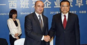 El viceprimer ministro chino Li Keqiang y el ministro de Industria español Miguel Sebastián. 