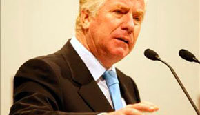 Jaime Ravinet, ex ministro de Defensa