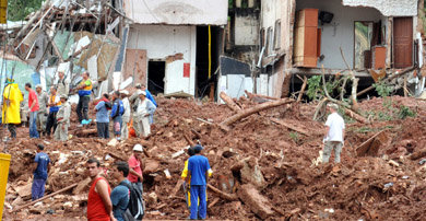 El vandalismo genera pánico en Río de Janeiro donde han muerto 538 personas por las fuertes lluvias
 
 
 